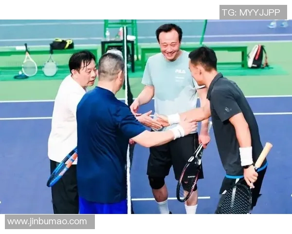 重庆网球队的团队协作揭秘：网球巨献背后的默契与拼搏精神